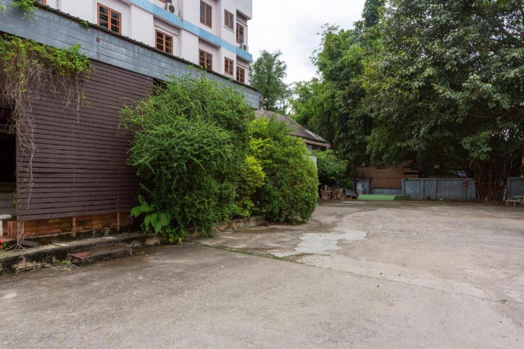 Oyo 75356 Thipsiri Lodge Čiang Mai Exteriér fotografie